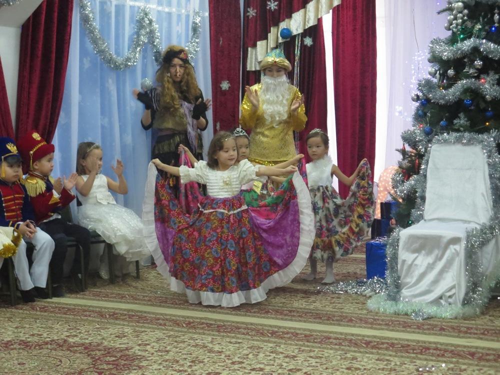 Жаңа жылдық ертеңгілік ересек топ "Қалампыр"