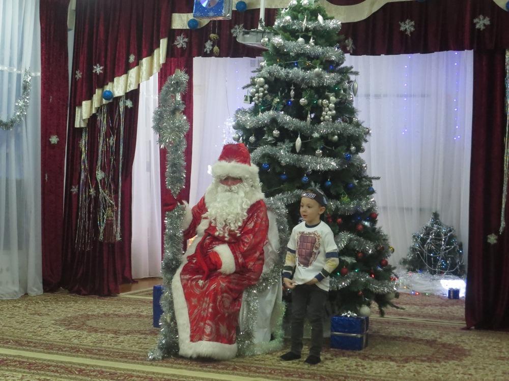 Новогодний утренник средней группы "Ландыш"